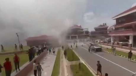 Fuego, humo espeso y multitudes en las calles: Katmandú a vista de dron (VIDEO)