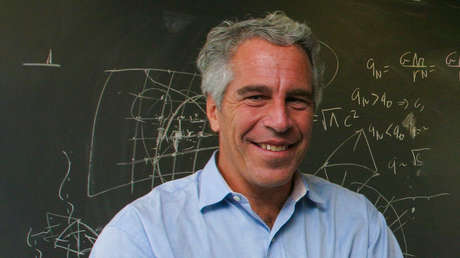 Embajador británico en EE.UU. admite que habrá más detalles "vergonzosos" de su amistad con Epstein