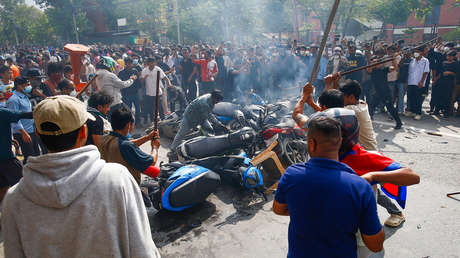 La esposa del ex primer ministro nepalí que se dio por muerta tras ser quermada, sigue con vida