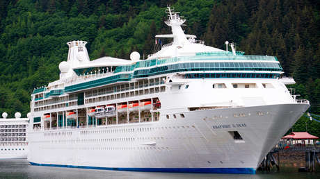 Hombre salta de un crucero para evadir deuda en casino de miles de dólares