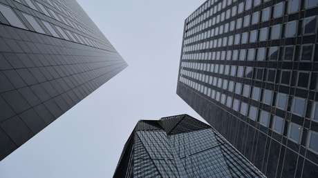 Fitch rebaja la calificación crediticia de Francia a largo plazo