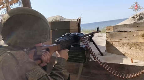 Marines rusos repelen desembarco de enemigo simulado en megaejercicios (VIDEO)