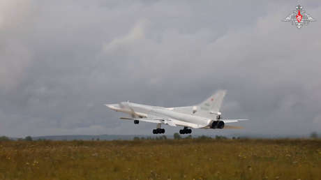 Bombarderos supersónicos rusos patrullan el mar de Barents (VIDEO)