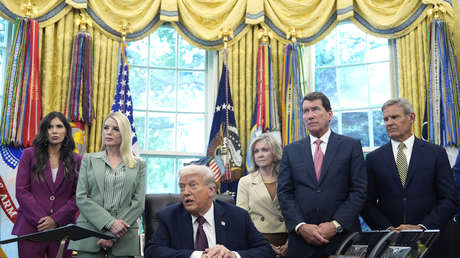 Trump: "Hago un gran trabajo por la paz en Oriente Medio, debería recibir muchos premios por eso, ¿no?"