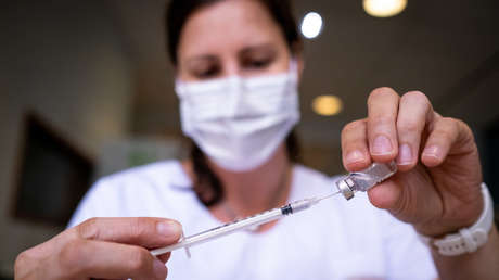 La Comisión Europea admite que las vacunas contra el covid-19 se lanzaron sin datos completos de seguridad