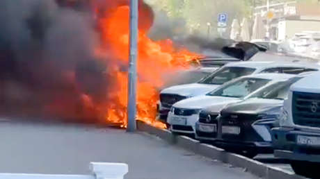 Drones ucranianos impactan contra viviendas y un hotel en una ciudad turística rusa