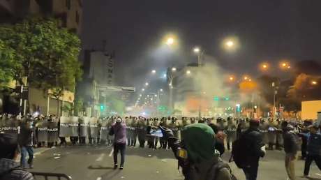 Choques en Perú entre Policía y la 'Generación Z' entre gases lacrimógenos (VIDEOS)