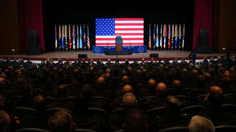 Hegseth encabeza una megarreunión de cientos de mandos militares de EE.UU.