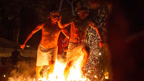 La noche donde los espíritus cobran vida y bailan en candela para rendir honor a una reina indígena