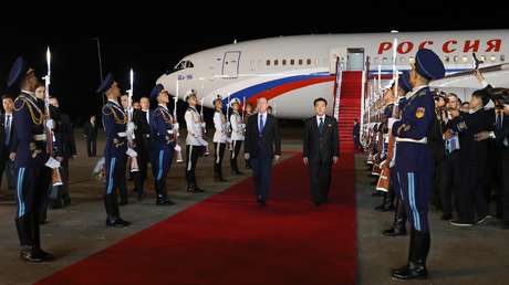 Medvédev en Pionyang: "Los amigos permanecen unidos. Los enemigos tiemblan"