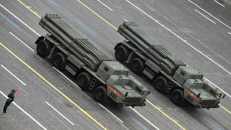 Reyes de la artillería reactiva: cómo son los 'tornados' rusos que arrasan en el frente