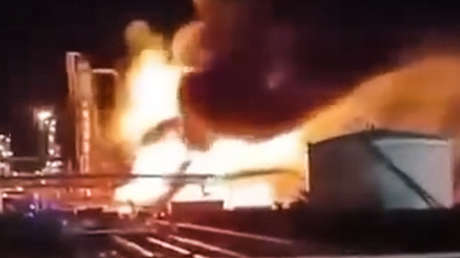 Explosiones sacuden dos refinerías de petróleo vinculadas a Rusia en la UE en un día