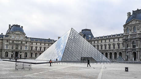 Contratada "para incrementar la diversidad": critican duramente a la jefa de seguridad del Louvre