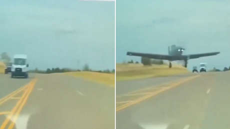 Un Tesla maniobra con calma ante un avión que se cruza en su camino (VIDEO)