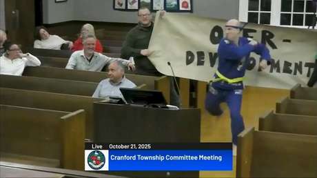 Kung-fu contra la burocracia: político de EE.UU. altera reunión local con inesperada demostración marcial (VIDEO)