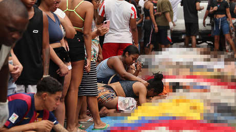 FUERTES IMÁGENES: Vecinos cargan decenas de cadáveres del letal operativo en Río de Janeiro