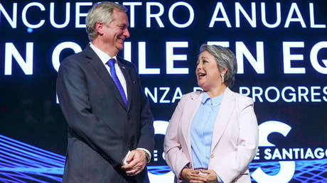 Comunismo y ultraderecha: los extremos políticos a la carrera presidencial en Chile