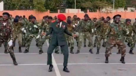 VIDEO: Ejército angoleño enciende las redes con su carismática danza