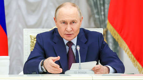 Putin celebra una reunión dedicada al desarrollo futuro de las FF.AA. rusas