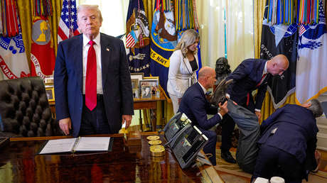 VIDEO: Una persona se desmaya en una reunión con Trump sobre salud