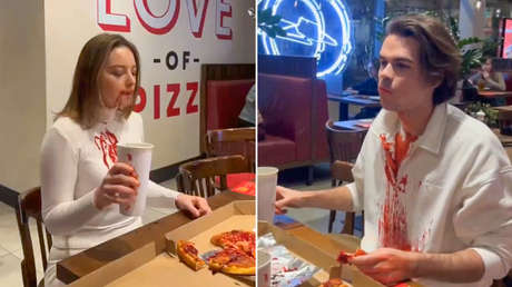 'Masacre' en Pizza Hut: activistas se cubren de 'sangre' en una acción antiisraelí