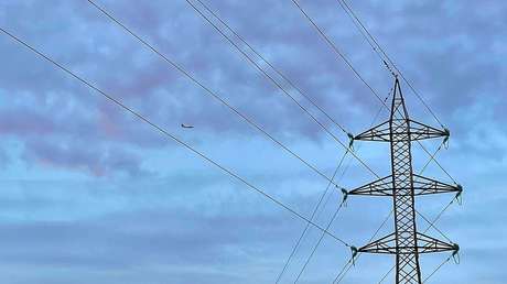 Venezuela denuncia "sabotaje criminal" contra tres torres eléctricas