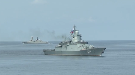 Artillería, fragatas y desarme de 'piratas': Rusia y Myanmar completan maniobras navales (VIDEO)