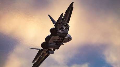 Su-57: el 'halcón' ruso súper maniobrable de 5.ª generación que desafía la física