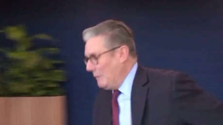 VIDEO: Starmer se tropieza de la nada a su llegada a la cumbre del G20