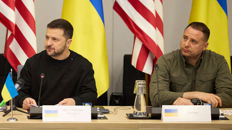 El día que Zelenski prometió que Andréi Yermak se iría con él