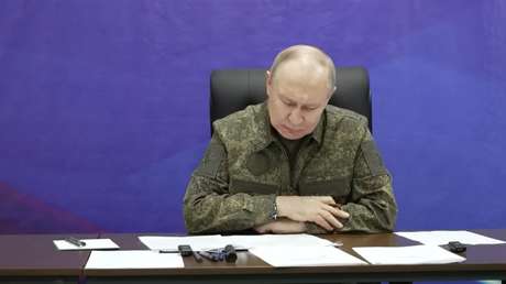 Putin visita un puesto de mando militar y es informado sobre la liberación de dos ciudades