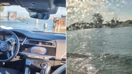 VIDEO: Robotaxi 'suicida' se adentra en zona inundada con un pasajero a bordo