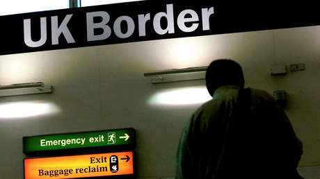 Un viajero aborda sin billete un vuelo en Londres