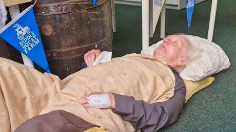 "Pálido como fantasma": Anciano británico de 87 años pasa 7 horas en el suelo esperando una ambulancia