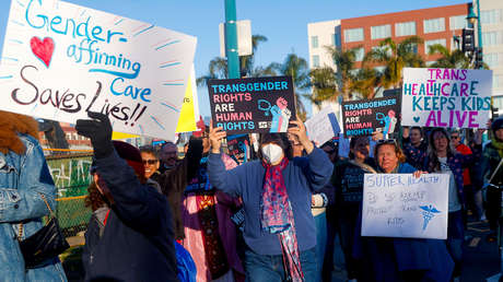 EE.UU. da un paso hacia la prohibición de tratamientos de transición de género en menores