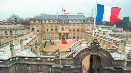 Otro escándalo en Francia: Tesorero habría robado porcelana del Palacio de Elíseo