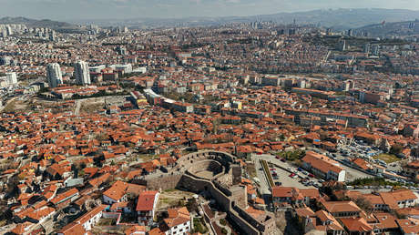 Cierran espacio aéreo de capital turca tras estrellarse avión que transportaba al jefe del Estado Mayor libio