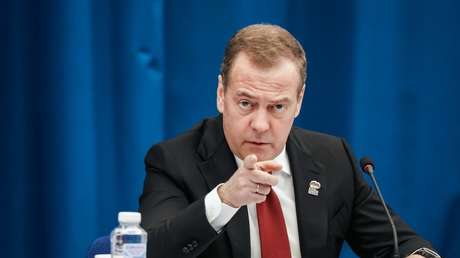 "Monstruo de trapo": Medvédev envía un mensaje de Año Nuevo a Zelenski