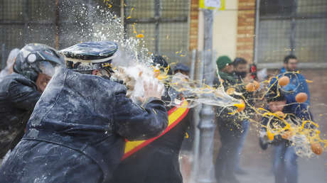 Batalla campal de 200 años: así celebran la fiesta de Los Enharinados en España (VIDEO)