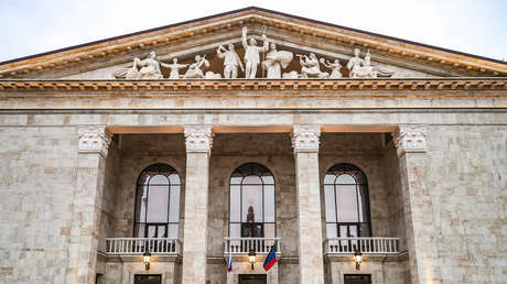 "Un cuento de hadas": El histórico teatro de Mariúpol vuelve a abrir sus puertas