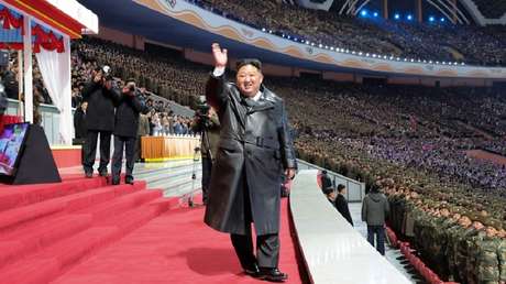 "Detrás de ustedes están Pionyang y Moscú": Kim Jong-un felicita a militares de la RPDC en el extranjero