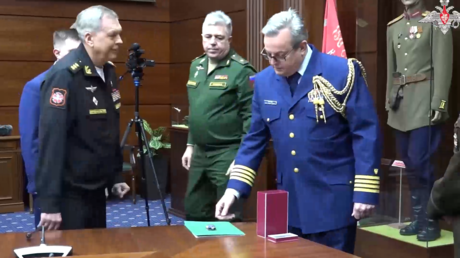 VIDEO: Momento de la entrega de pruebas a EE.UU. del ataque de Kiev a residencia de Putin