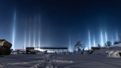 IMÁGENES de cuento de hadas en la Rusia invernal: fascinante bosque de luz 'crece' bajo la Luna