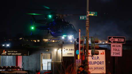 VIDEO: Maduro hace el signo de la paz mientras es custodiado por la DEA