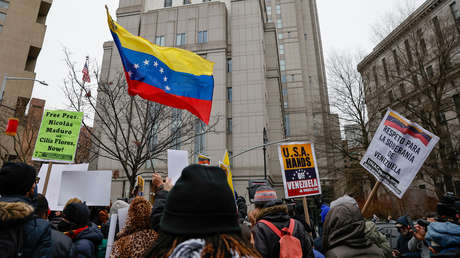 VIDEO: Manifestantes se reúnen en el tribunal de Nueva York en el que comparece Maduro