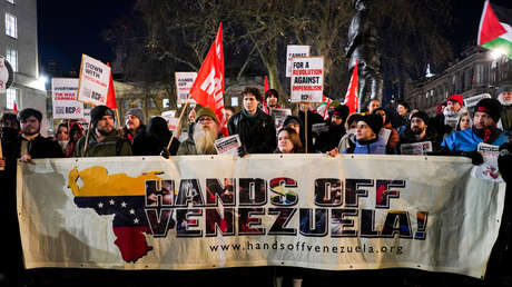 VIDEO: Cientos de manifestantes protestan en Londres contra la agresión militar de EE.UU. en Venezuela