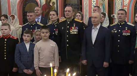 Putin celebra la Navidad ortodoxa con militares rusos y sus familias