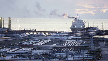 Hegseth: "El bloqueo del petróleo venezolano sancionado sigue en pleno vigor en cualquier parte del mundo"