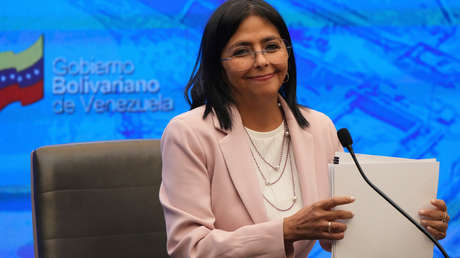 Petro dice que habló con Delcy Rodríguez y le propuso un diálogo tripartito con EE.UU.