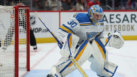 VIDEO: Entrenador de hockey intenta un cambio desesperado pero el suplente brilla por su ausencia